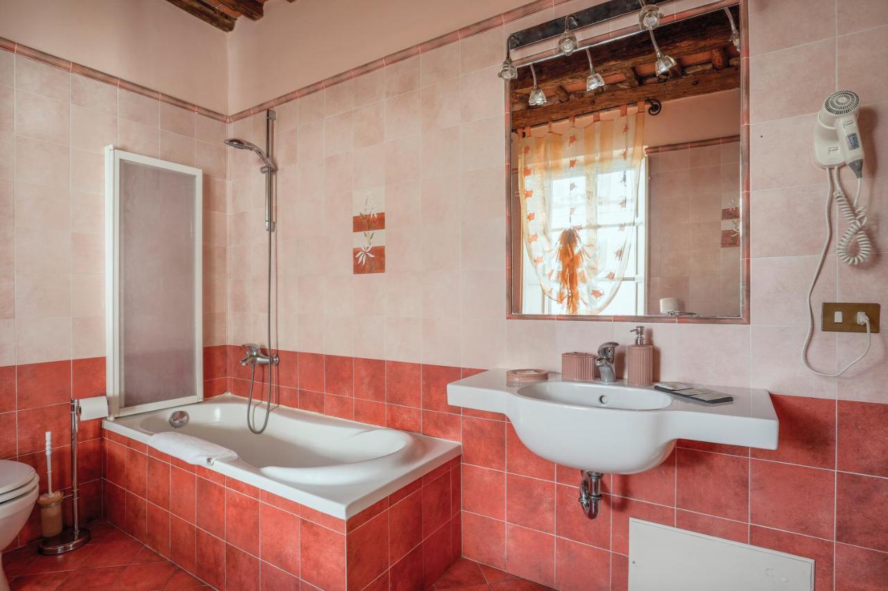 Antica Residenza Santa Chiara -City Center Lucca Eksteriør bilde