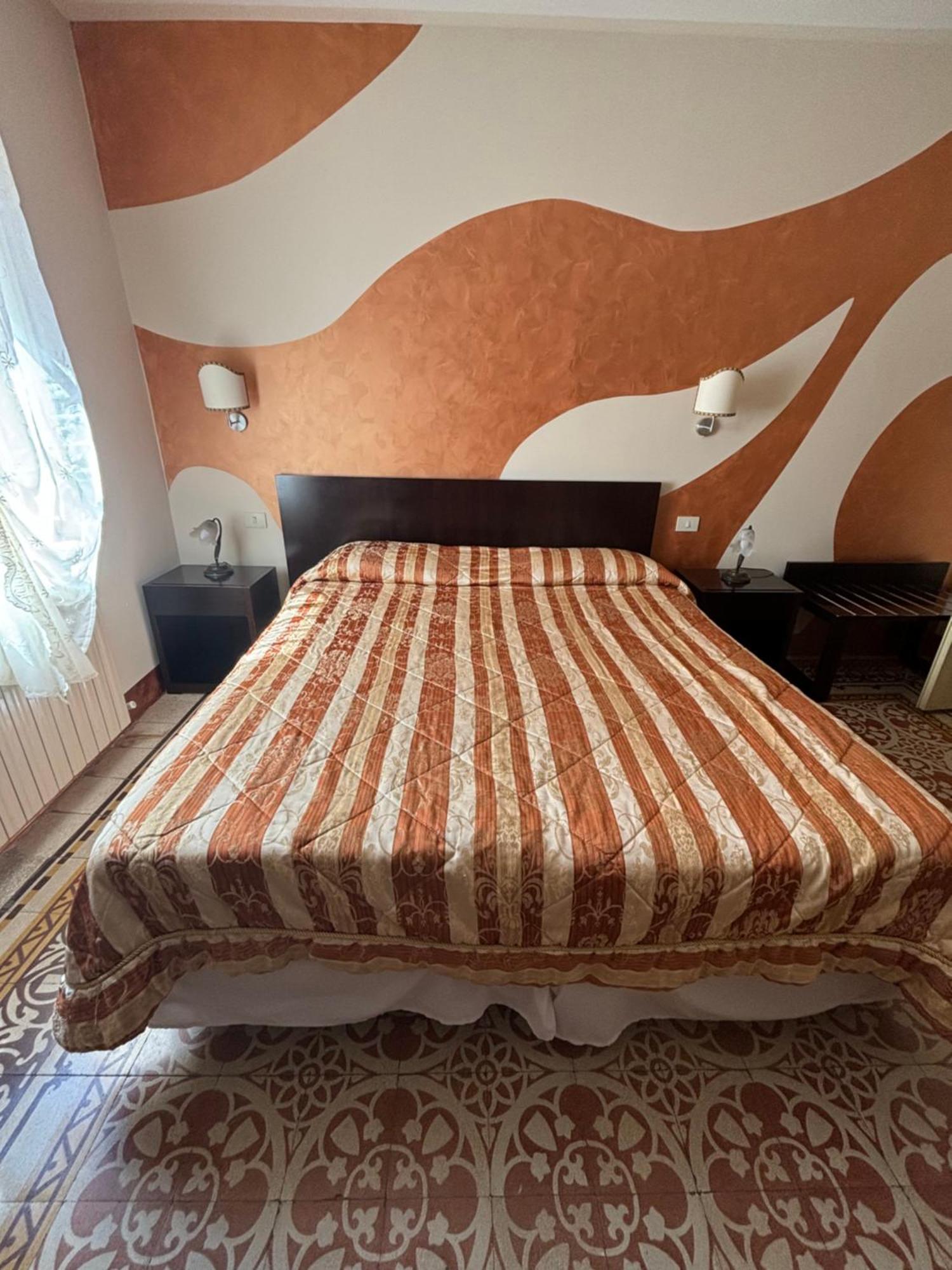 Antica Residenza Santa Chiara -City Center Lucca Eksteriør bilde