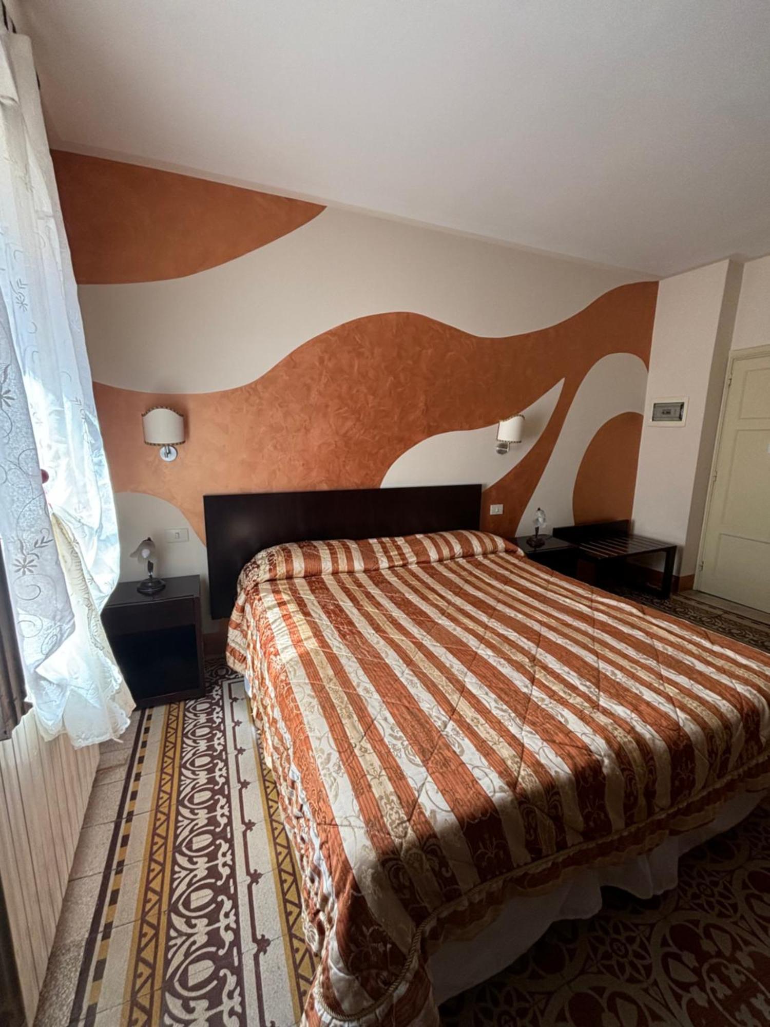 Antica Residenza Santa Chiara -City Center Lucca Eksteriør bilde