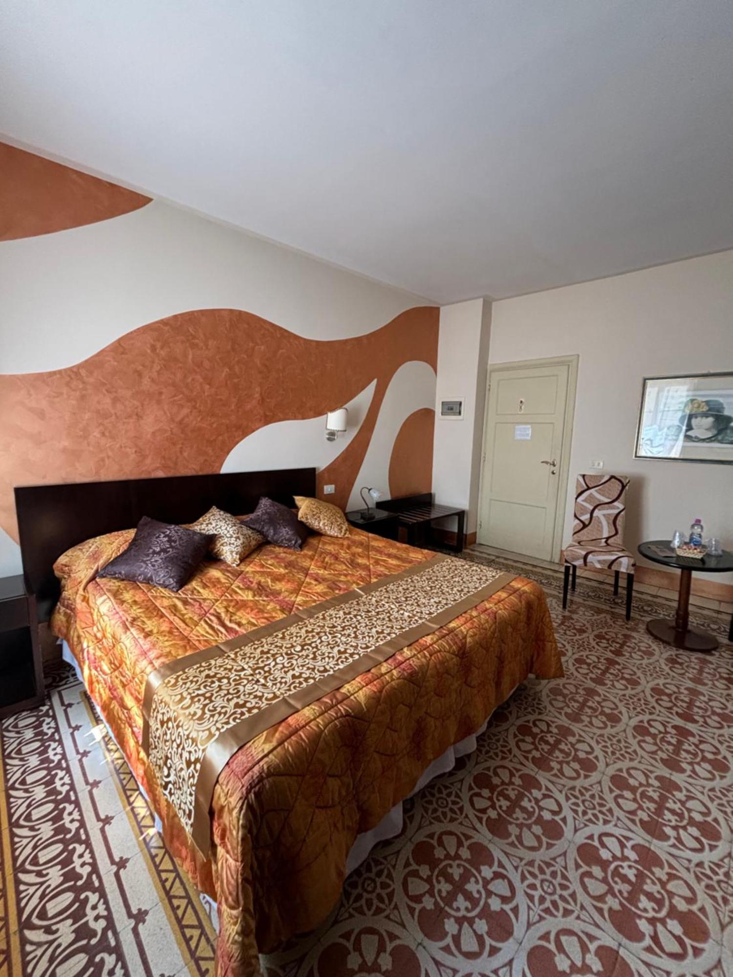 Antica Residenza Santa Chiara -City Center Lucca Eksteriør bilde