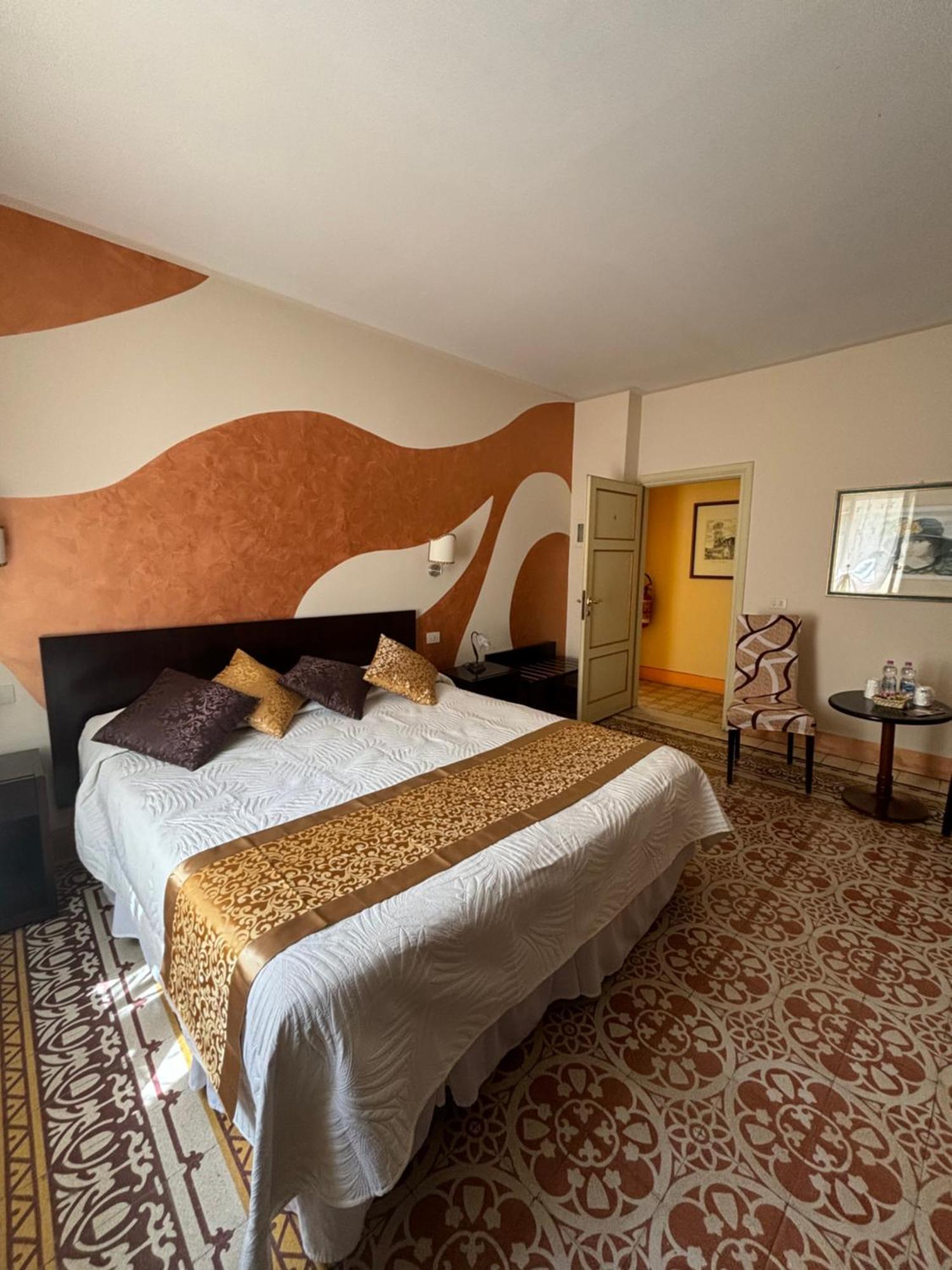 Antica Residenza Santa Chiara -City Center Lucca Eksteriør bilde