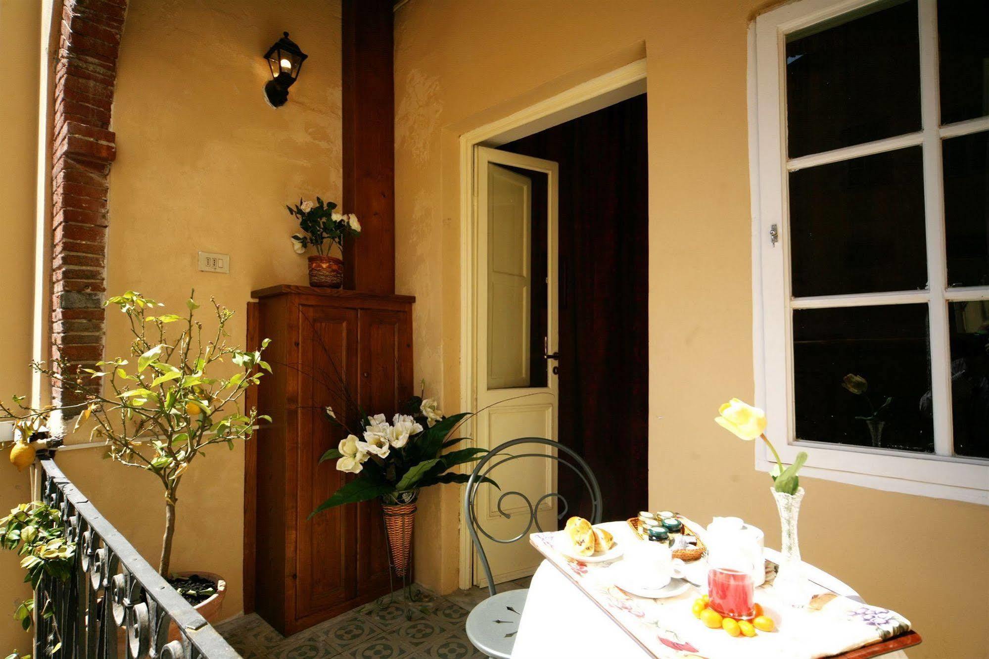 Antica Residenza Santa Chiara -City Center Lucca Eksteriør bilde